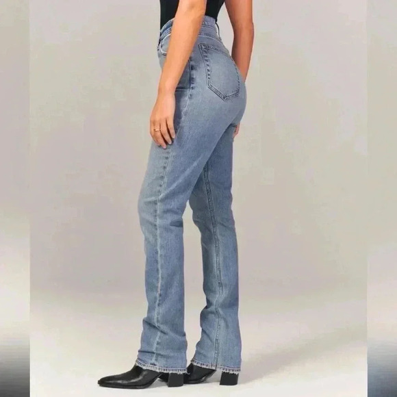 Abercrombie & Fitch Curve Love
The 90s Slim Straight
Ultra High Rise Size 25 - Picture 3 of 5